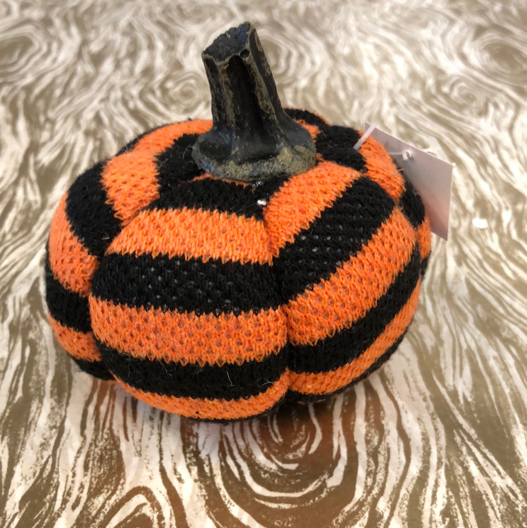 Knitted Mini Pumpkins
