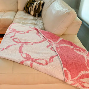 Bow Scalloped Coziest Blanket-Pink/White